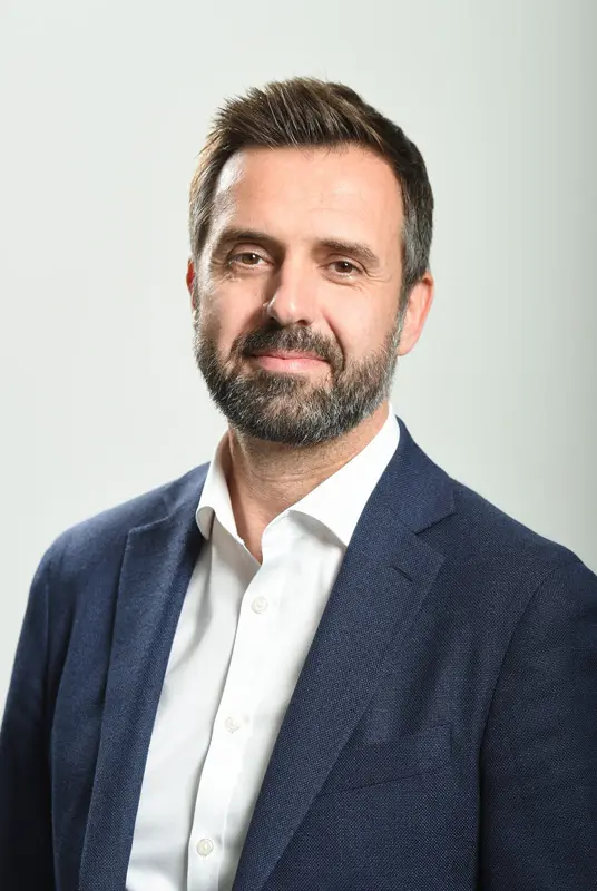 Howard-Ratcliffe-Headshot-Photo